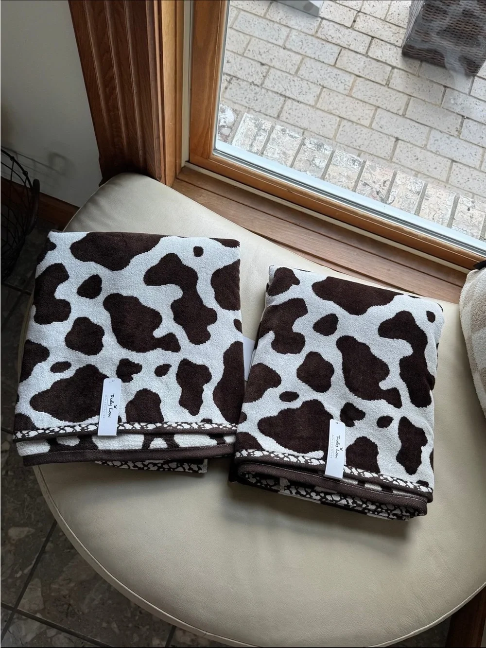 “Truly Lou” Bath Towel Set Cow Print  Brown & Cream SET 4